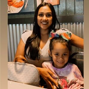 😍🌹👨‍👩‍👧 Meet your POSHER 😘